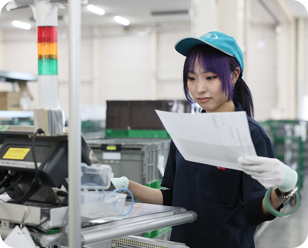 数量を打ち込む女性