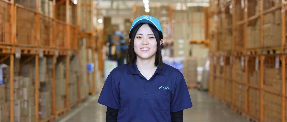 2013年入社パーツ倉庫出荷課の社員写真
